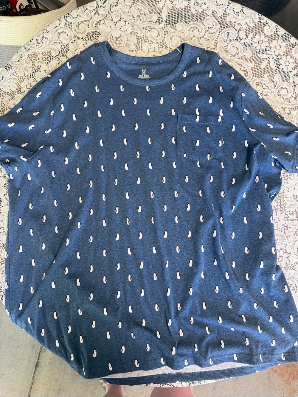 Men's Blue Crewneck Pocket T-Shirt with Penguin Pattern